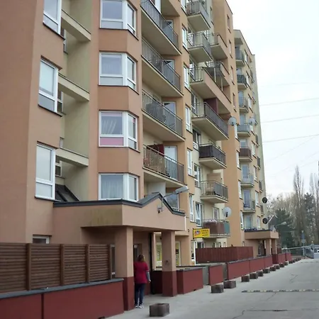 Z Garazem Blisko Lotniska Piaseczno (Masovia)