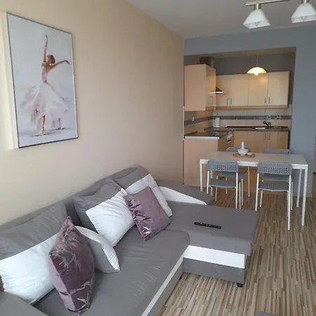 Apartment Z Garazem Blisko Lotniska