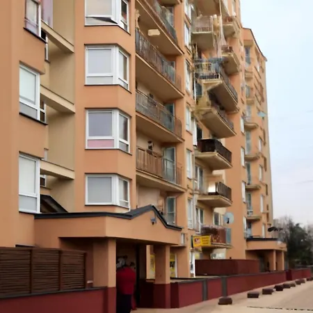 Z Garazem Blisko Lotniska Piaseczno (Masovia)