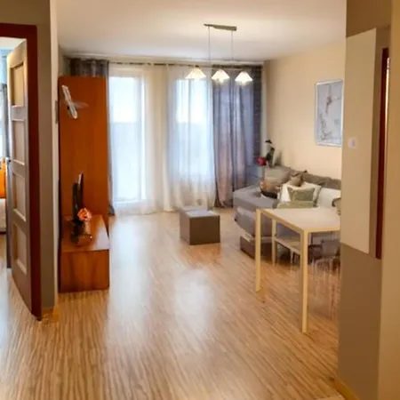 Apartament Z Garażem Blisko Lotniska Piaseczno (Masovia)