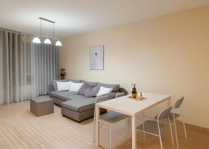 Z Garazem Blisko Lotniska Piaseczno (Masovia)