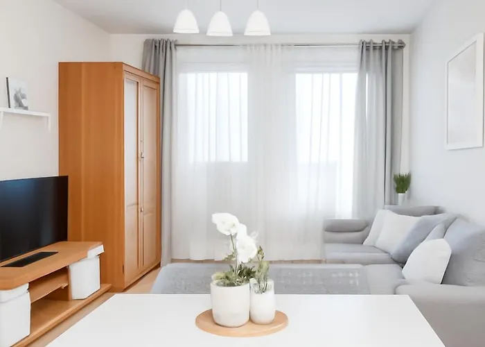 Apartment Z Garazem Blisko Lotniska